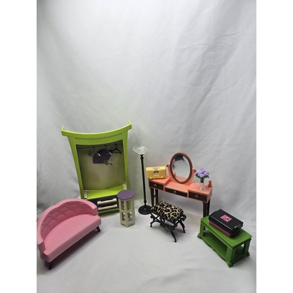 2003 My Scene Getting Ready Chelsea Style Doll Furniture Playset Barbie Diorama